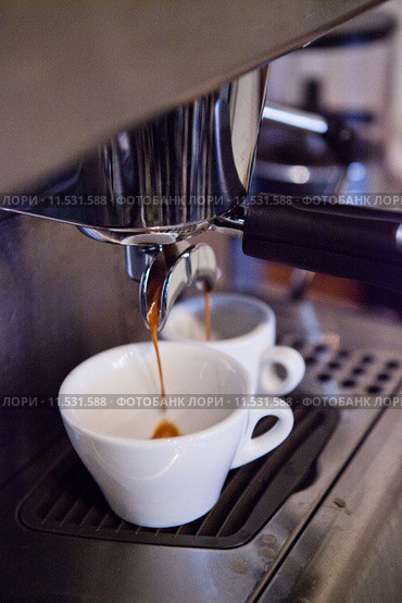 Espresso machine and cups. Стоковое фото, фотограф Elina Manninen / Smarterpix / Фотобанк Лори