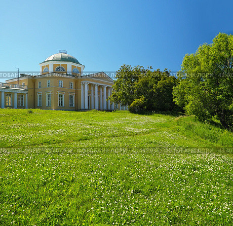 Estate of Counts Chernyshevs, Alexandrino Park. Summer panorama. Russia, Saint-Petersburg. Стоковое фото, фотограф Елена  Попкова / Фотобанк Лори