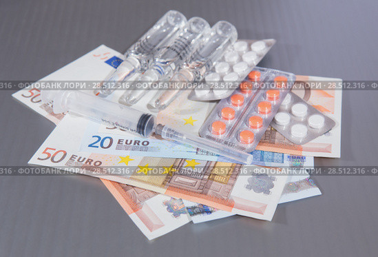 Euro banknotes medicines syringe. Стоковое фото, фотограф Юрий Бизгаймер / Фотобанк Лори
