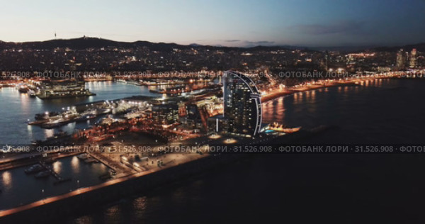 Evening view of Barceloneta and Port Vell. Barcelona. Spain (2019 год). Стоковое видео, видеограф Яков Филимонов / Фотобанк Лори