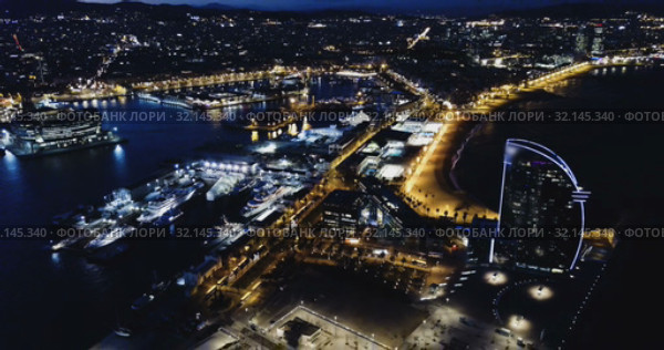 Evening view of Barceloneta and Port Vell. Barcelona. Spain (2019 год). Стоковое видео, видеограф Яков Филимонов / Фотобанк Лори