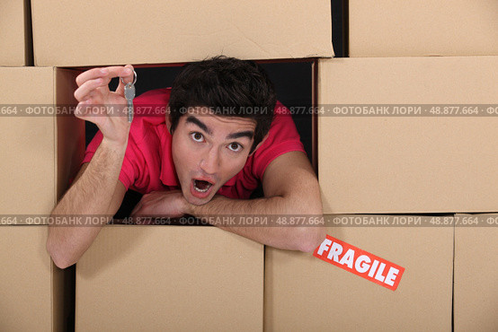Excited young man holding the keys to his new place. Стоковое фото, агентство Ingram Publishing / Фотобанк Лори