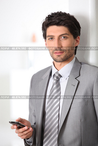 Executive with mobile phone. Стоковое фото, агентство Ingram Publishing / Фотобанк Лори