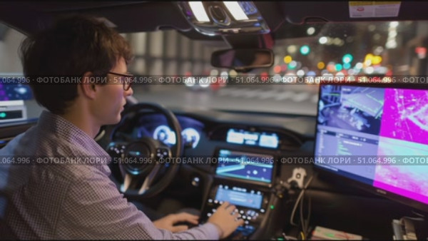 Exploring autonomous vehicle technology through an urban driving experience at night. Стоковое AI-видео, аниматор Сергей Толмачёв / Фотобанк Лори