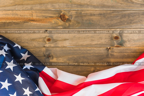 fabric us flag wooden surface. Стоковое фото, агентство Ingram Publishing / Фотобанк Лори