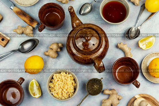 Fall immune system booster - ginger and lemon tea and ingredients on a table. Top view.. Ginger root infusion. Стоковое фото, агентство Ingram Publishing / Фотобанк Лори