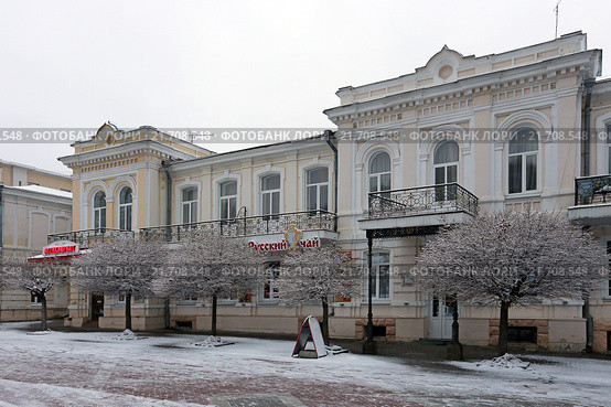 Фасад старинного здания зимой, Кисловодск, Курортный бул., 12 (2016 год). Редакционное фото, фотограф Алексей Гусев / Фотобанк Лори