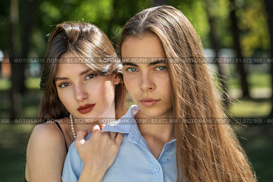 Fashion portrait of two girlfriends. Стоковое фото, фотограф Андрей Аркуша / Фотобанк Лори
