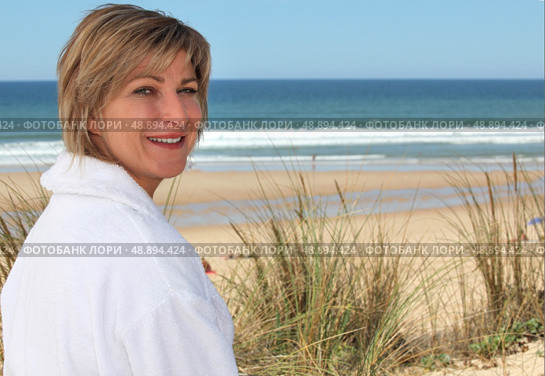 female at seaside. Стоковое фото, агентство Ingram Publishing / Фотобанк Лори