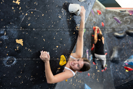 Female fitness climber training at bouldering gym. Стоковое фото, фотограф Яков Филимонов / Фотобанк Лори