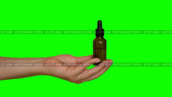 Female hands testing natural oil cosmetics on a chroma green screen background. Dropper glass Bottle with pipette. Spa. Beauty products. Skincare, recommend, makeup advertising. Chromakey, keying. Стоковое видео, видеограф Марина Демидюк / Фотобанк Лори