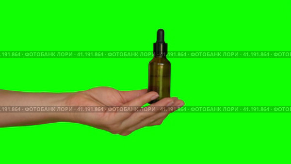 Female hands testing natural oil cosmetics on a chroma green screen background. Dropper glass Bottle with pipette. Spa. Beauty products. Skincare, recommend, makeup advertising. Chromakey, keying. Стоковое видео, видеограф Марина Демидюк / Фотобанк Лори