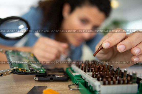 female technician looking for correct tool attachment. Стоковое фото, агентство Ingram Publishing / Фотобанк Лори