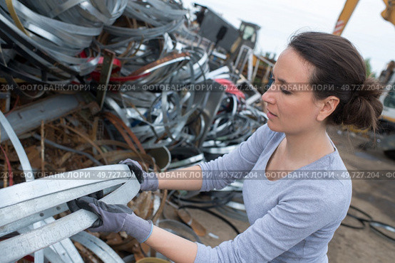 female worker at a scrap metals. Стоковое фото, агентство Ingram Publishing / Фотобанк Лори