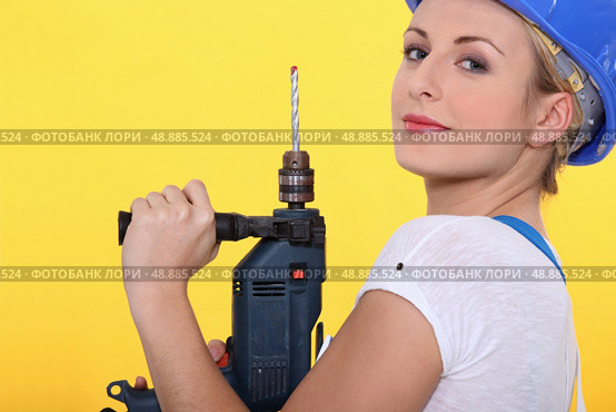 female worker with electric drill. Стоковое фото, агентство Ingram Publishing / Фотобанк Лори