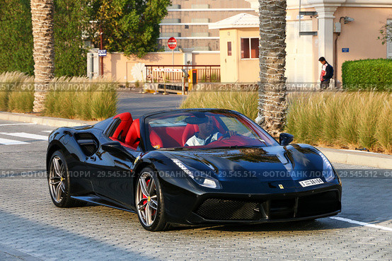 Ferrari 488 Spider (2018 год). Редакционное фото, фотограф Art Konovalov / Фотобанк Лори