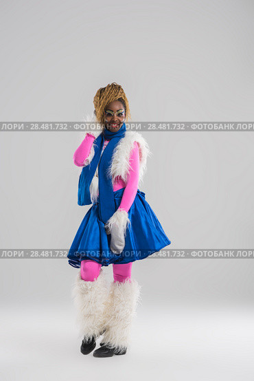 Festive african woman wearing funny costume posing on gray background. Стоковое фото, агентство Ingram Publishing / Фотобанк Лори