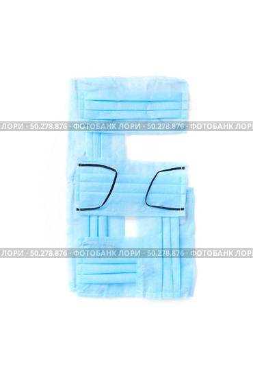 Figure 6, six handmade from medical antibacterial protective blue face masks on a white background, copy space. Creative typeface for making up new numerical information.. Number six made from protective medical masks on a white background. Стоковое фото, агентство Ingram Publishing / Фотобанк Лори
