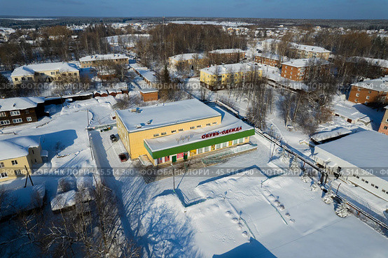 Фирменный обувной магазин в Вахрушах зимой. Вид сверху (2024 год). Стоковое фото, фотограф Владислав Самошкин / Фотобанк Лори