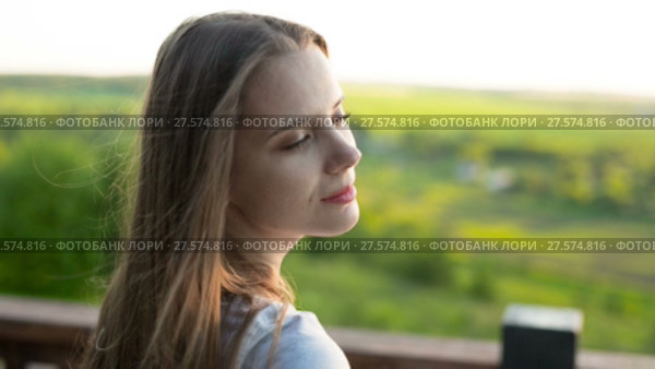 Follow me girl concept. Стоковое видео, видеограф Roman Larchikov / Фотобанк Лори