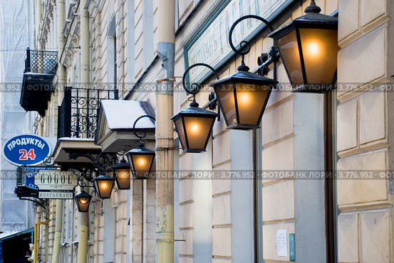 Фонари ресторана "Гоголь". Санкт-Петербург (2012 год). Редакционное фото, фотограф Александр Щепин / Фотобанк Лори