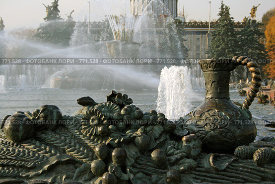 Фонтан. Москва. ВВЦ (2005 год). Редакционное фото, фотограф Александр Грачев / Фотобанк Лори