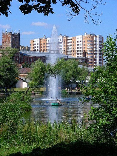 Фонтан на Фабричном пруду. Город Реутов. Московская область (2012 год). Редакционное фото, фотограф lana1501 / Фотобанк Лори