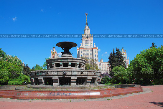Фонтан на площади перед МГУ. Москва (2009 год). Редакционное фото, фотограф lana1501 / Фотобанк Лори
