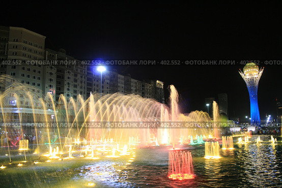 Фонтан Ночью (2008 год). Редакционное фото, фотограф Никончук Алексей / Фотобанк Лори