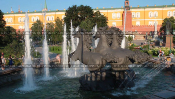 Фонтан с конями в Александровском саду в Москве (2014 год). Редакционное видео, видеограф Сергей Соболев / Фотобанк Лори