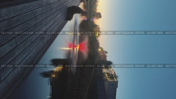 Фонтан вечером на реке Упа в Туле (2024 год). Редакционное видео, видеограф Владимир Макеев / Фотобанк Лори