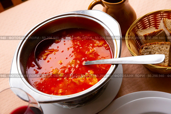 Food callos with chickpeas, pepper and beef tripe, served in bowl. Стоковое фото, фотограф Яков Филимонов / Фотобанк Лори