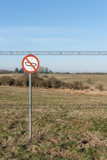 Forbidden tank sign on a restricted area in nature. Стоковое фото, агентство Ingram Publishing / Фотобанк Лори