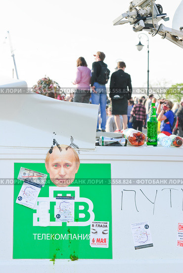 Фрагмент автомобиля телеканала "НТВ" во время проведения Марша миллионов 6 мая 2012 года в Москве. Редакционное фото, фотограф Алёшина Оксана / Фотобанк Лори