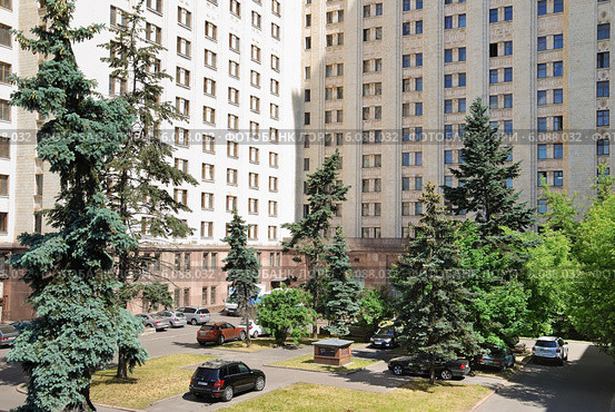 Фрагмент главного здания МГУ им. М.В. Ломоносова на Воробьевых горах (2012 год). Редакционное фото, фотограф Алёшина Оксана / Фотобанк Лори