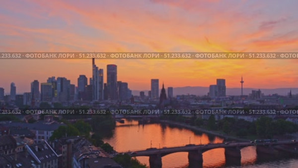 Frankfurt am Main Downtown City Skyline at Sunset. Aerial View. Hesse, Germany. Стоковое видео, видеограф Максим Забаровский / Фотобанк Лори