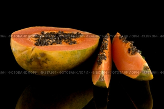 Fresh and tasty papaya on black background. Стоковое фото, агентство Ingram Publishing / Фотобанк Лори
