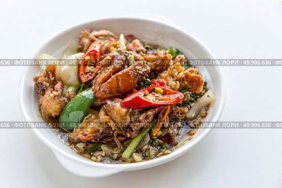 Fresh soft crabs cooked in black pepper sauce on white background. Стоковое фото, агентство Ingram Publishing / Фотобанк Лори