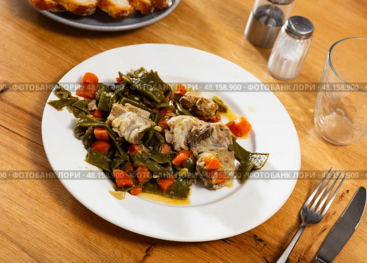Fried piece of rib bone-in pork garnish with stewed beans and carrot. Стоковое фото, фотограф Яков Филимонов / Фотобанк Лори