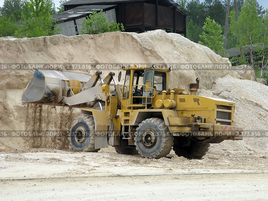 Фронтальный погрузчик МоАЗ (2010 год). Редакционное фото, фотограф Юрий Акимов / Фотобанк Лори