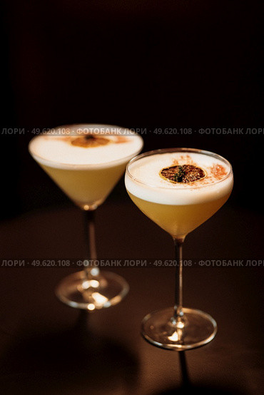 fruit alcohol cocktail based on lime, mint, orange, soda and alcohol. Стоковое фото, агентство Ingram Publishing / Фотобанк Лори