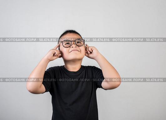 Funny Genius boy Thinking in studio shot. Стоковое фото, агентство Ingram Publishing / Фотобанк Лори