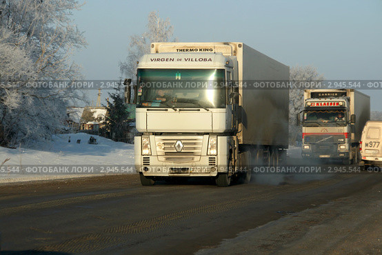 Фуры на трассе (2011 год). Редакционное фото, фотограф Щеголева Ольга / Фотобанк Лори