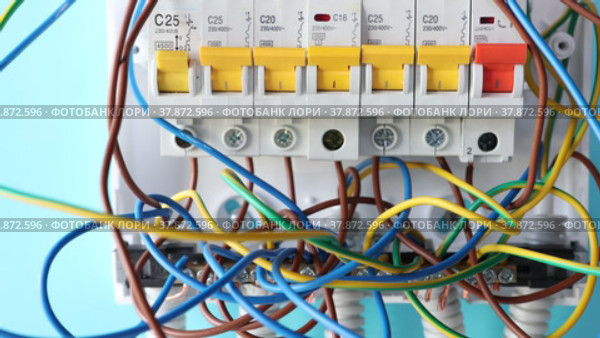 Fuse box panel installation at home, electrical work with household electricity. Стоковое видео, видеограф Владимир Григорьев / Фотобанк Лори