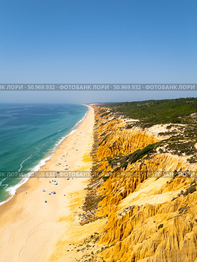 Gale Beach and Hoodoos Cliffs. Atlantic Ocean, Portugal. Aerial View. Стоковое фото, фотограф Максим Забаровский / Фотобанк Лори