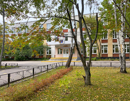 ГБОУ "Школа № 1373", Москва, улица Чечулина, 28 (2021 год). Редакционное фото, фотограф Мария Кылосова / Фотобанк Лори