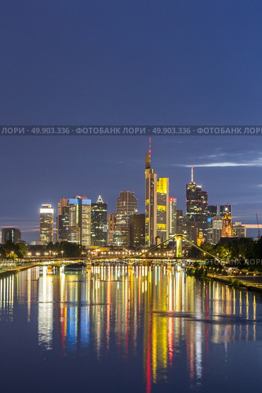 Germany Frankfurt am Main skyline sunset night. Стоковое фото, агентство Ingram Publishing / Фотобанк Лори