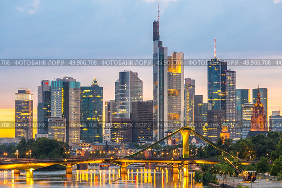 Germany Frankfurt am Main skyline sunset night. Стоковое фото, агентство Ingram Publishing / Фотобанк Лори