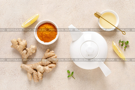 Ginger turmeric tea with honey, fresh lemon and mint. Стоковое фото, агентство Ingram Publishing / Фотобанк Лори