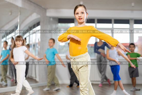 Girl learn to dance modern dances, doing movement with unrecognizable teacher. Стоковое фото, фотограф Яков Филимонов / Фотобанк Лори